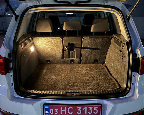 Белый Фольксваген Тигуан, объемом двигателя 0 л и пробегом 210 тыс. км за 11500 $, фото 5 на Automoto.ua