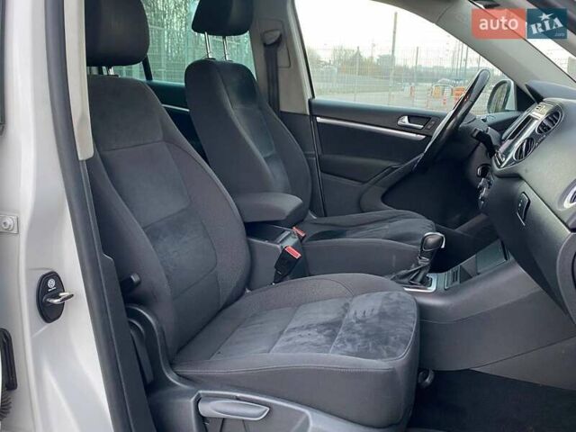 Белый Фольксваген Тигуан, объемом двигателя 2 л и пробегом 216 тыс. км за 14490 $, фото 17 на Automoto.ua