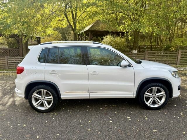 Белый Фольксваген Тигуан, объемом двигателя 2 л и пробегом 35 тыс. км за 21500 $, фото 2 на Automoto.ua