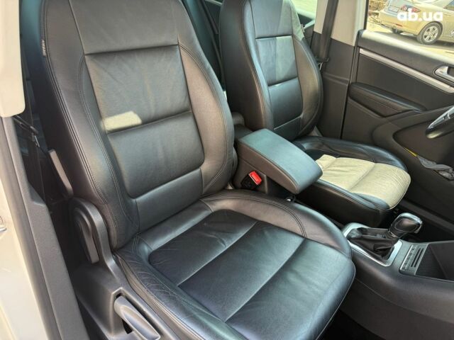 Білий Фольксваген Тігуан, об'ємом двигуна 2 л та пробігом 250 тис. км за 16490 $, фото 17 на Automoto.ua