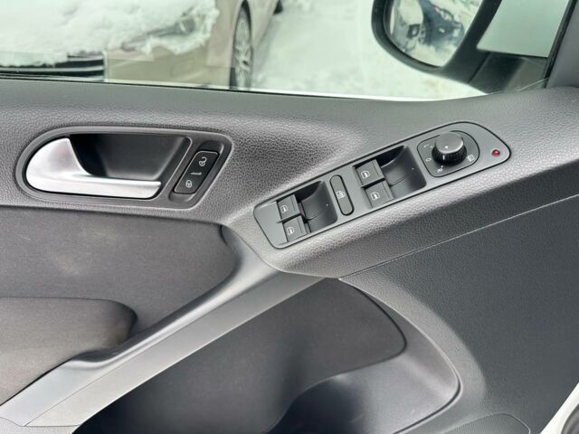 Білий Фольксваген Тігуан, об'ємом двигуна 2 л та пробігом 201 тис. км за 10300 $, фото 8 на Automoto.ua