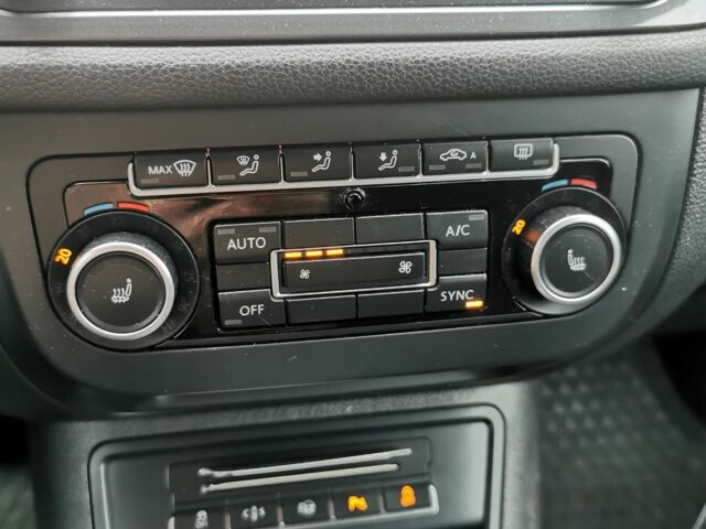 Белый Фольксваген Тигуан, объемом двигателя 2 л и пробегом 219 тыс. км за 14900 $, фото 6 на Automoto.ua