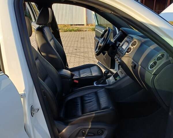 Белый Фольксваген Тигуан, объемом двигателя 1.98 л и пробегом 285 тыс. км за 12500 $, фото 7 на Automoto.ua