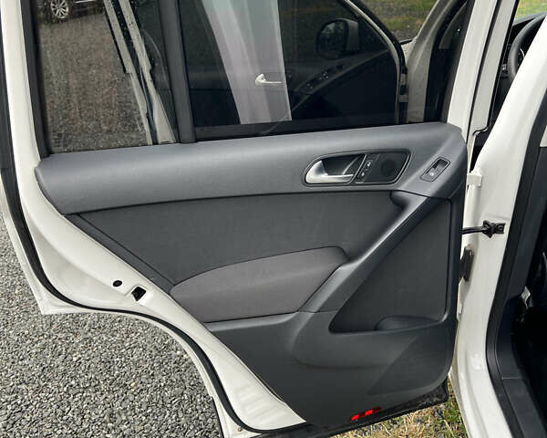 Белый Фольксваген Тигуан, объемом двигателя 1.98 л и пробегом 240 тыс. км за 10900 $, фото 10 на Automoto.ua