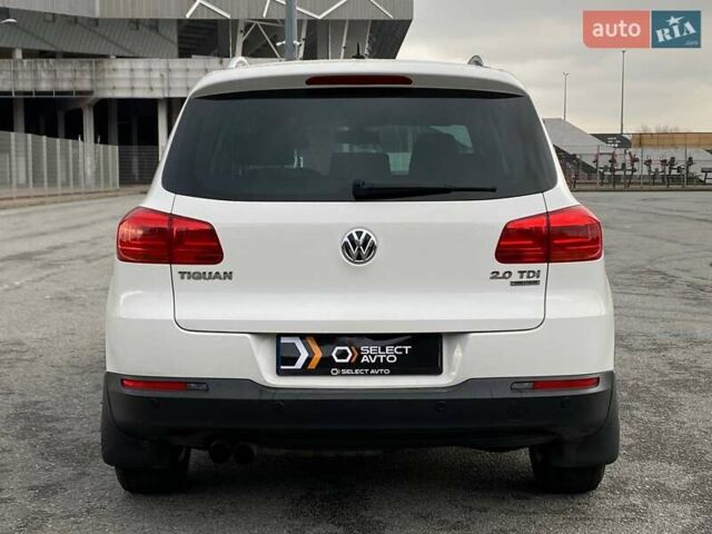 Белый Фольксваген Тигуан, объемом двигателя 2 л и пробегом 216 тыс. км за 14490 $, фото 2 на Automoto.ua
