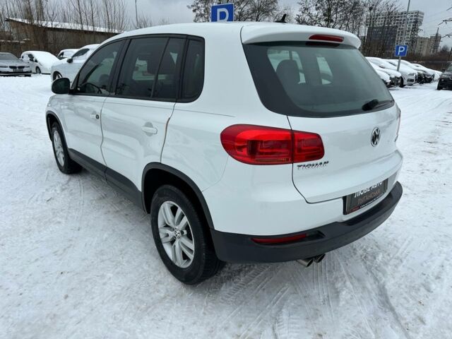 Білий Фольксваген Тігуан, об'ємом двигуна 2 л та пробігом 201 тис. км за 10300 $, фото 6 на Automoto.ua