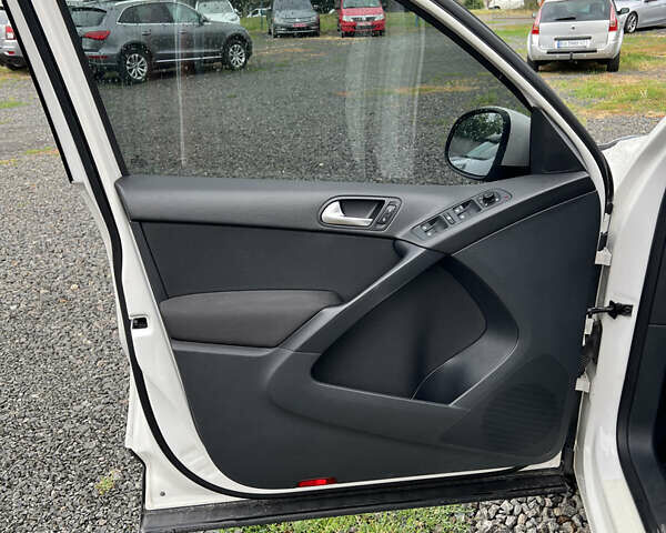 Белый Фольксваген Тигуан, объемом двигателя 1.98 л и пробегом 240 тыс. км за 10900 $, фото 12 на Automoto.ua