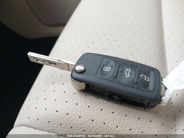 Белый Фольксваген Тигуан, объемом двигателя 2 л и пробегом 115 тыс. км за 9500 $, фото 8 на Automoto.ua