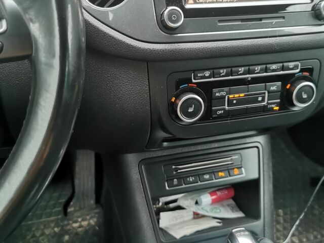 Белый Фольксваген Тигуан, объемом двигателя 2 л и пробегом 219 тыс. км за 14900 $, фото 13 на Automoto.ua