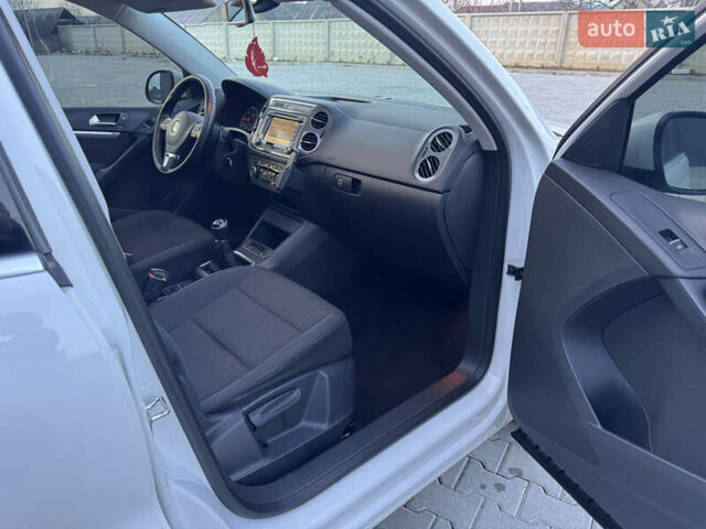 Белый Фольксваген Тигуан, объемом двигателя 1.97 л и пробегом 245 тыс. км за 12999 $, фото 46 на Automoto.ua