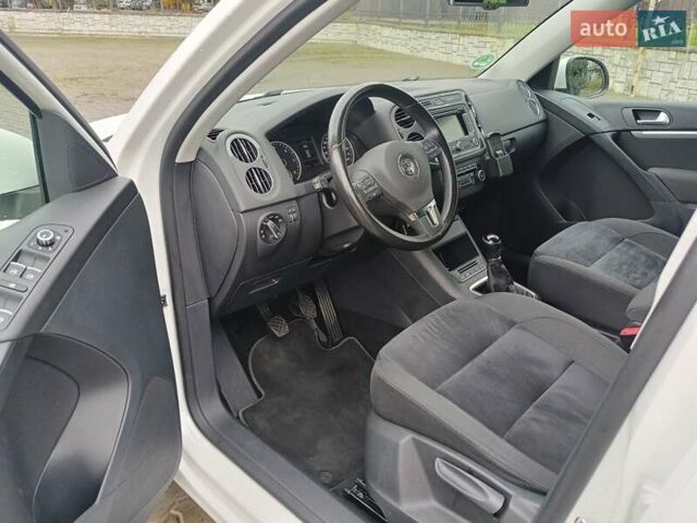 Белый Фольксваген Тигуан, объемом двигателя 2 л и пробегом 95 тыс. км за 17900 $, фото 16 на Automoto.ua