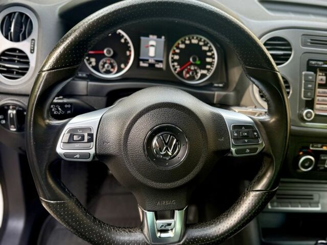 Белый Фольксваген Тигуан, объемом двигателя 2 л и пробегом 35 тыс. км за 21500 $, фото 13 на Automoto.ua