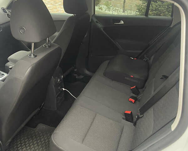 Белый Фольксваген Тигуан, объемом двигателя 1.98 л и пробегом 198 тыс. км за 10800 $, фото 14 на Automoto.ua