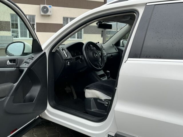 Білий Фольксваген Тігуан, об'ємом двигуна 2 л та пробігом 232 тис. км за 15500 $, фото 2 на Automoto.ua