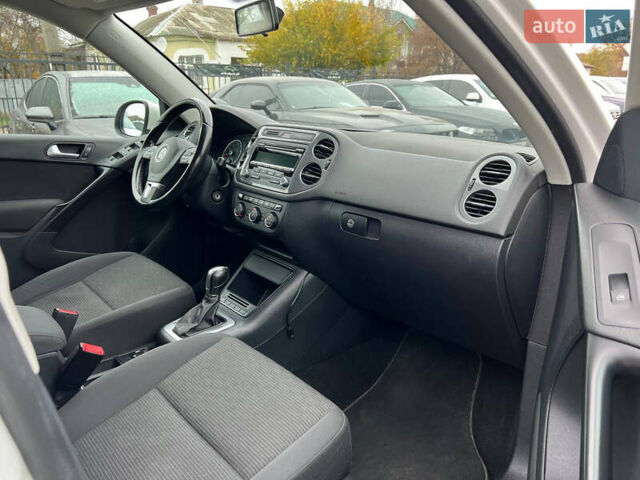 Белый Фольксваген Тигуан, объемом двигателя 2 л и пробегом 199 тыс. км за 12200 $, фото 10 на Automoto.ua