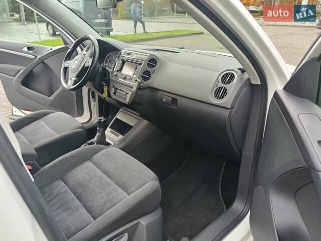 Белый Фольксваген Тигуан, объемом двигателя 2 л и пробегом 95 тыс. км за 17900 $, фото 15 на Automoto.ua