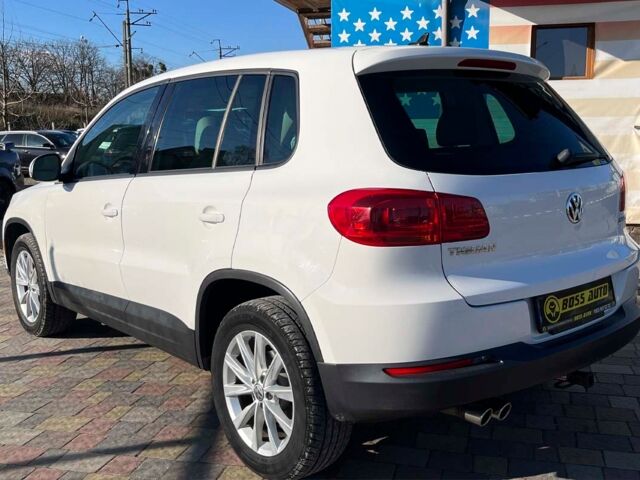Білий Фольксваген Тігуан, об'ємом двигуна 2 л та пробігом 217 тис. км за 11500 $, фото 4 на Automoto.ua