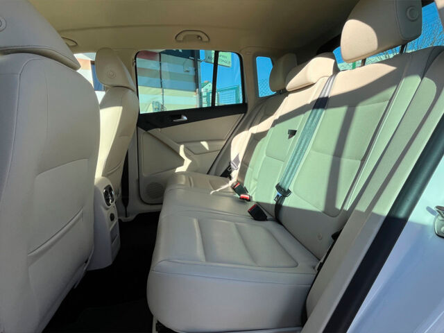 Білий Фольксваген Тігуан, об'ємом двигуна 2 л та пробігом 217 тис. км за 11500 $, фото 15 на Automoto.ua