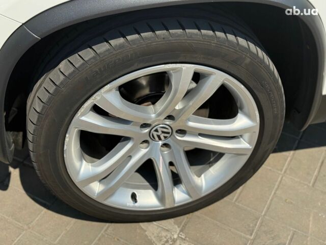 Білий Фольксваген Тігуан, об'ємом двигуна 2 л та пробігом 250 тис. км за 16490 $, фото 9 на Automoto.ua