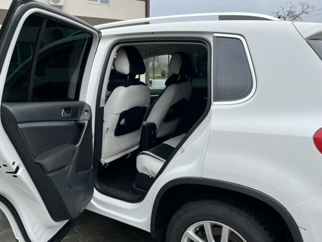 Білий Фольксваген Тігуан, об'ємом двигуна 2 л та пробігом 232 тис. км за 15500 $, фото 4 на Automoto.ua