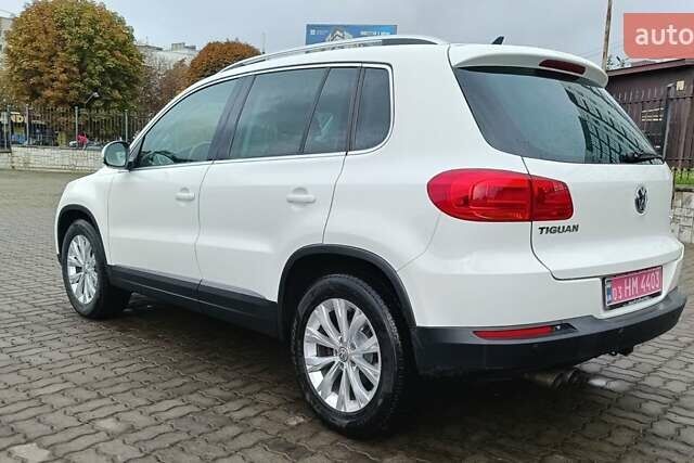 Белый Фольксваген Тигуан, объемом двигателя 2 л и пробегом 95 тыс. км за 17900 $, фото 2 на Automoto.ua