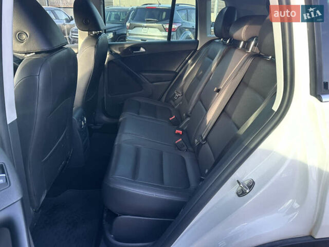 Белый Фольксваген Тигуан, объемом двигателя 2 л и пробегом 248 тыс. км за 9999 $, фото 15 на Automoto.ua