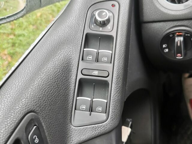 Белый Фольксваген Тигуан, объемом двигателя 2 л и пробегом 219 тыс. км за 14900 $, фото 5 на Automoto.ua