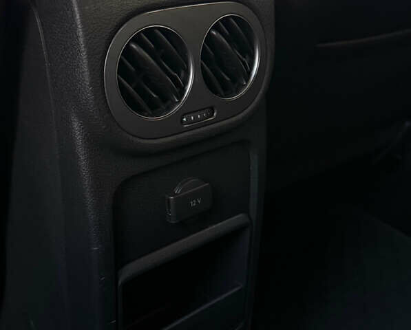 Белый Фольксваген Тигуан, объемом двигателя 0 л и пробегом 210 тыс. км за 11500 $, фото 10 на Automoto.ua