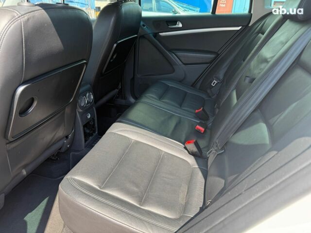 Білий Фольксваген Тігуан, об'ємом двигуна 2 л та пробігом 250 тис. км за 16490 $, фото 10 на Automoto.ua