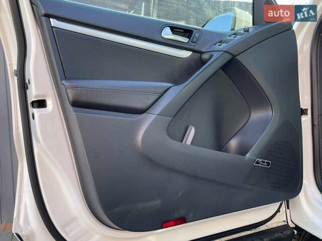 Белый Фольксваген Тигуан, объемом двигателя 1.98 л и пробегом 222 тыс. км за 12799 $, фото 58 на Automoto.ua