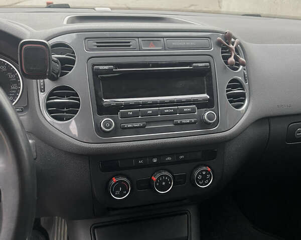 Белый Фольксваген Тигуан, объемом двигателя 1.98 л и пробегом 198 тыс. км за 10800 $, фото 9 на Automoto.ua