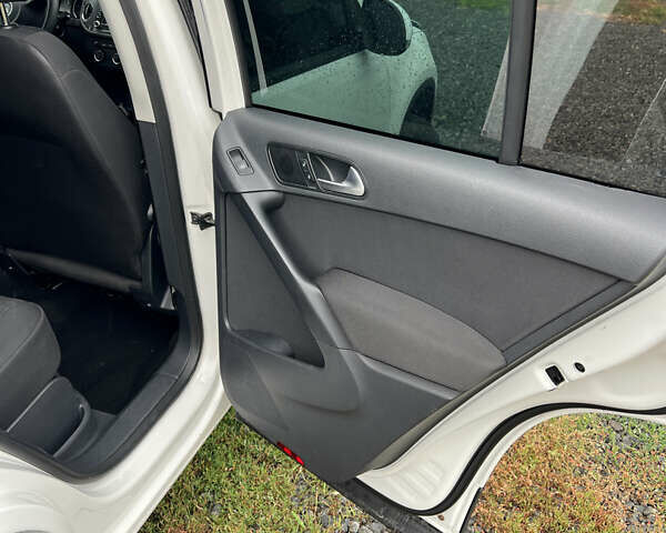 Белый Фольксваген Тигуан, объемом двигателя 1.98 л и пробегом 240 тыс. км за 10900 $, фото 17 на Automoto.ua