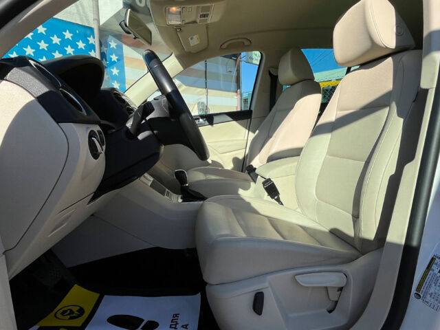 Білий Фольксваген Тігуан, об'ємом двигуна 2 л та пробігом 217 тис. км за 11500 $, фото 13 на Automoto.ua