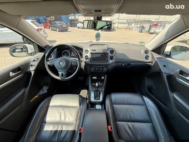 Білий Фольксваген Тігуан, об'ємом двигуна 2 л та пробігом 250 тис. км за 16490 $, фото 15 на Automoto.ua