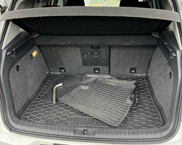 Белый Фольксваген Тигуан, объемом двигателя 1.98 л и пробегом 240 тыс. км за 10900 $, фото 18 на Automoto.ua