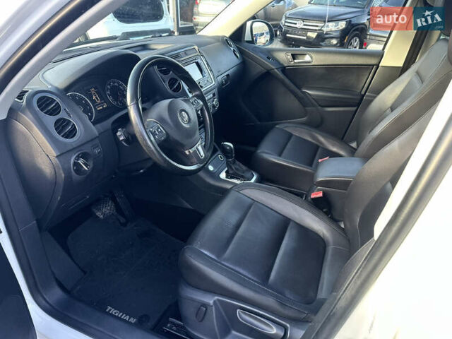 Белый Фольксваген Тигуан, объемом двигателя 2 л и пробегом 248 тыс. км за 9999 $, фото 7 на Automoto.ua