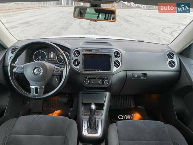 Белый Фольксваген Тигуан, объемом двигателя 2 л и пробегом 216 тыс. км за 14490 $, фото 11 на Automoto.ua