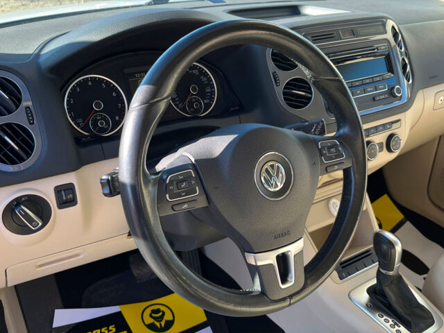 Білий Фольксваген Тігуан, об'ємом двигуна 2 л та пробігом 217 тис. км за 11500 $, фото 12 на Automoto.ua