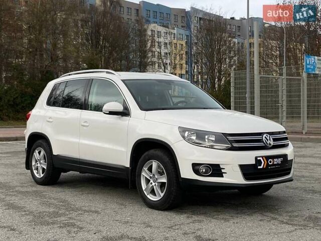 Белый Фольксваген Тигуан, объемом двигателя 2 л и пробегом 216 тыс. км за 14490 $, фото 4 на Automoto.ua