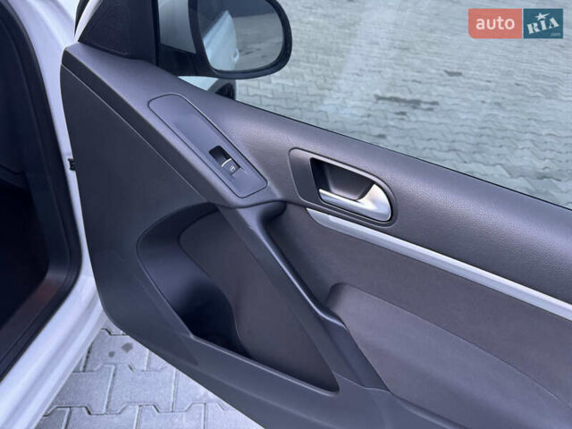 Белый Фольксваген Тигуан, объемом двигателя 1.97 л и пробегом 245 тыс. км за 12999 $, фото 43 на Automoto.ua