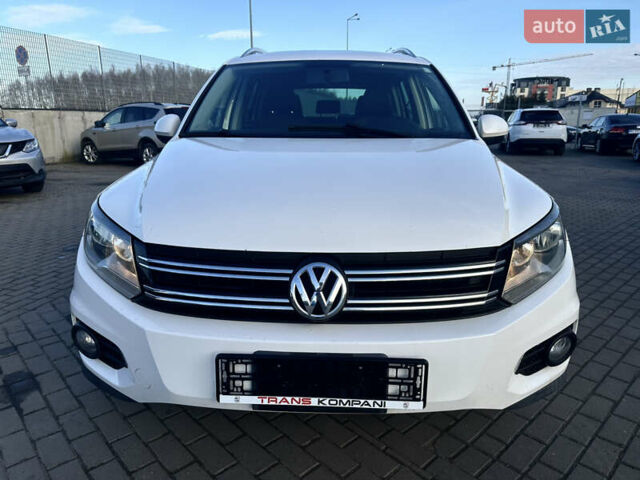 Белый Фольксваген Тигуан, объемом двигателя 2 л и пробегом 248 тыс. км за 9999 $, фото 1 на Automoto.ua