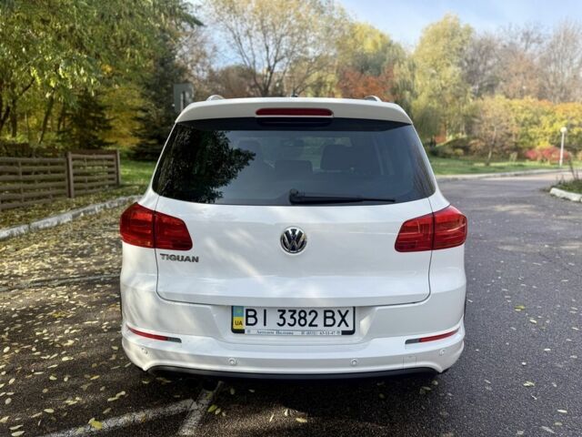 Белый Фольксваген Тигуан, объемом двигателя 2 л и пробегом 35 тыс. км за 21500 $, фото 4 на Automoto.ua