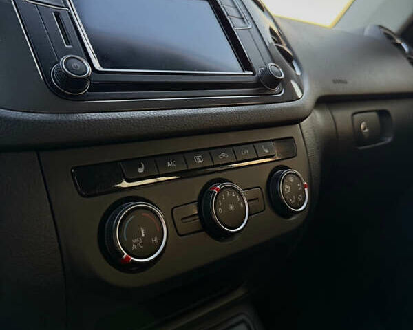 Белый Фольксваген Тигуан, объемом двигателя 0 л и пробегом 210 тыс. км за 11500 $, фото 9 на Automoto.ua