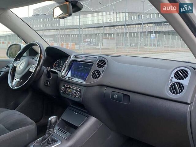 Белый Фольксваген Тигуан, объемом двигателя 2 л и пробегом 216 тыс. км за 14490 $, фото 16 на Automoto.ua