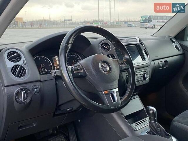 Белый Фольксваген Тигуан, объемом двигателя 2 л и пробегом 216 тыс. км за 14490 $, фото 10 на Automoto.ua