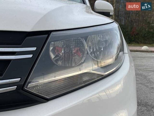Белый Фольксваген Тигуан, объемом двигателя 2 л и пробегом 216 тыс. км за 14490 $, фото 6 на Automoto.ua