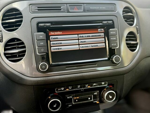 Белый Фольксваген Тигуан, объемом двигателя 2 л и пробегом 35 тыс. км за 21500 $, фото 17 на Automoto.ua