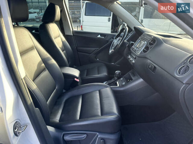 Белый Фольксваген Тигуан, объемом двигателя 2 л и пробегом 248 тыс. км за 9999 $, фото 18 на Automoto.ua