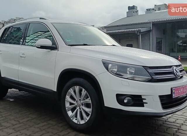 Белый Фольксваген Тигуан, объемом двигателя 2 л и пробегом 95 тыс. км за 17900 $, фото 3 на Automoto.ua