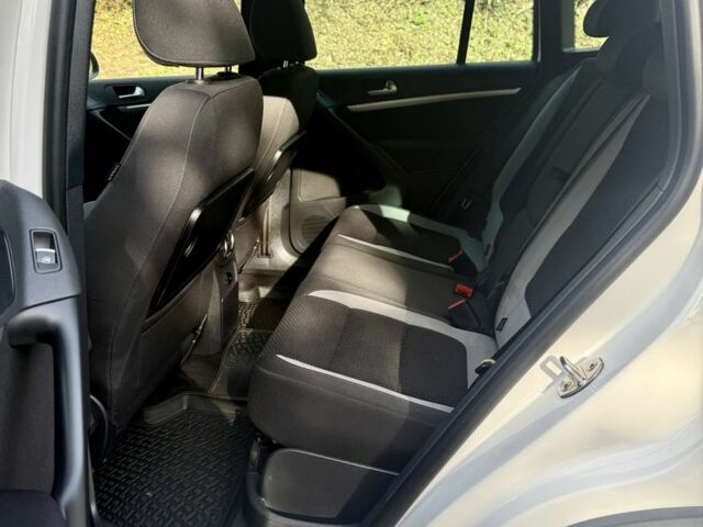 Белый Фольксваген Тигуан, объемом двигателя 2 л и пробегом 35 тыс. км за 21500 $, фото 9 на Automoto.ua